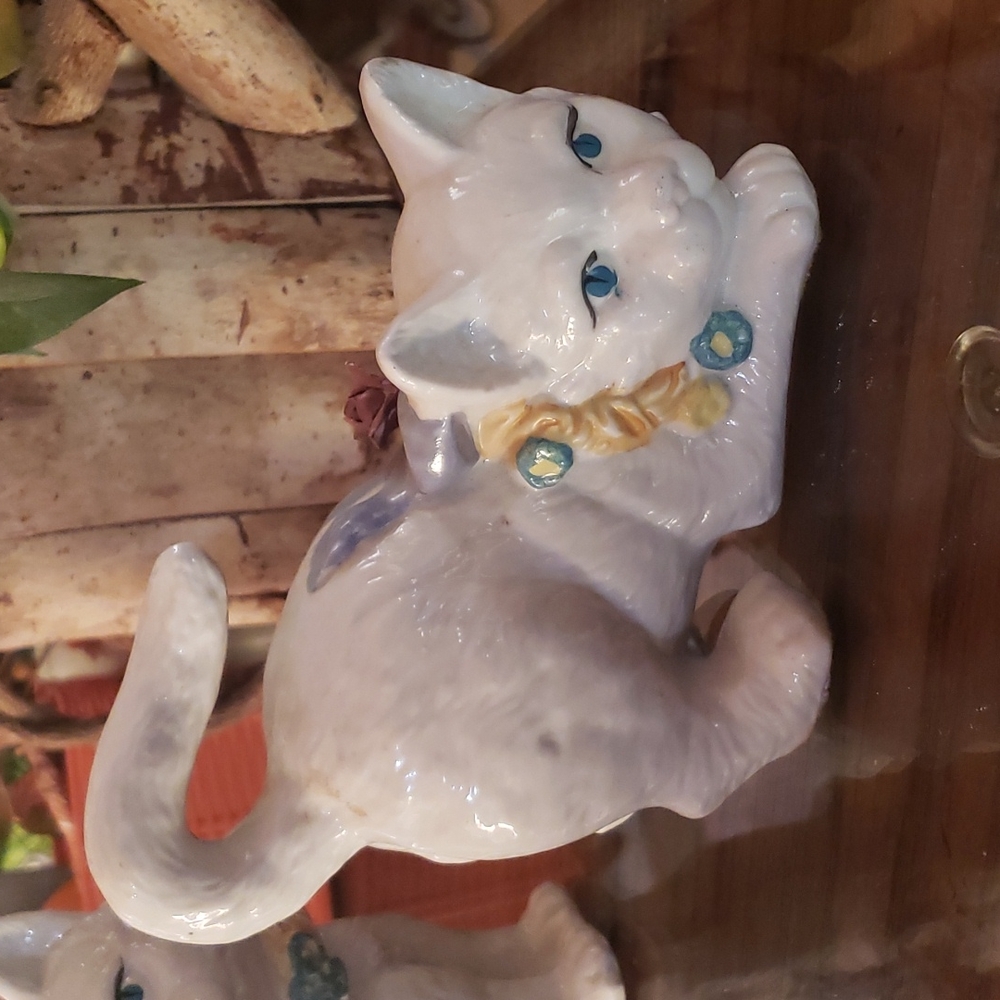 Vintage set of 3 white Kitten Cats home decor - Picture 3 of 16